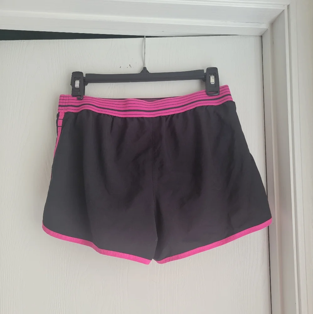 Under Armour Shorts - Picture 4 of 4